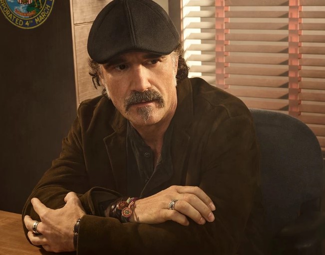 elias koteas

